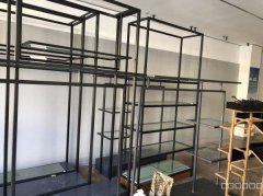 C13198呼图壁县园户村路粮城宾馆对面步行街左侧大门口旺铺