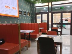 C13204位于五家渠君豪绿园东门临街快餐店转让