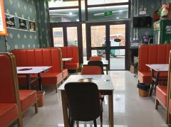 C13204位于五家渠君豪绿园东门临街快餐店转让