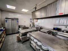 C13206奇台县尊尚名邸小区220平餐厅转让