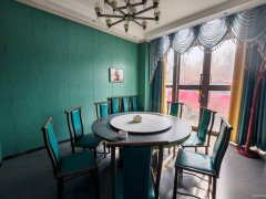 C13206奇台县尊尚名邸小区220平餐厅转让