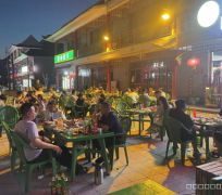 C13229位于五家渠市军垦新都南门附近餐饮店转让