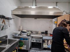 C13298紫金城东湖观澜48平餐厅转让