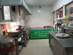 C13312位于阜康市元森国际西门餐饮店转让