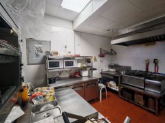 C13318八钢永盛街餐厅出租，服装城招商