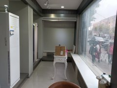 C13320位于昌吉市青年北路隆源超市附近临街店面转让