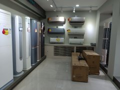 C13320位于昌吉市青年北路隆源超市附近临街店面转让