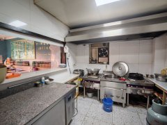 C13323迎宾路东三巷路口对面200平餐厅转让