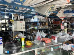 C13328出租呼图壁乌伊东路世纪家园北门对面临街毛氏建材