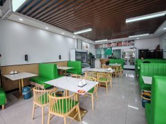 C13332阜康阜华景源100平餐厅转让