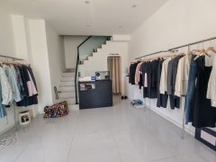 C13333喀什东路吾悦花园城商业街80平服装店转让