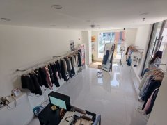 C13333喀什东路吾悦花园城商业街80平服装店转让