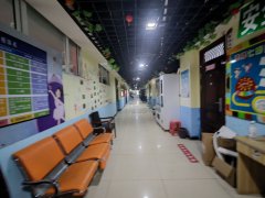 C13336阜康一小对面三楼110平商铺出租