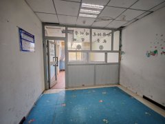 C13336阜康一小对面三楼110平商铺出租