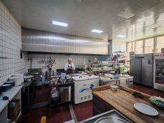 C13343开发区蓝领公寓南门164平餐厅转让