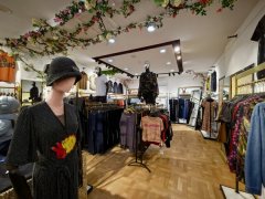 C13377天山区大湾北路经营中服装店转让