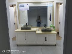 C13384位于阜康市瑶池明珠北门临街三层商铺出租