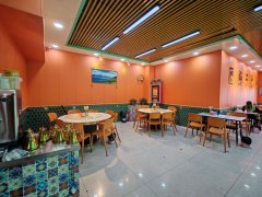 C13388阜康中泰华1号门对面150平餐厅转让