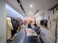 C13399商贸大厦70平服装店转让