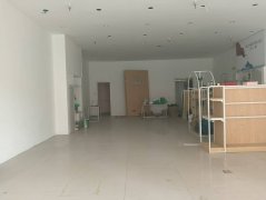 C13412位于阜康市公元六号东区C—15临街商铺出租