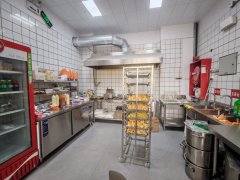 C13416昌吉文化路馕文化小镇40平炸鸡店转让