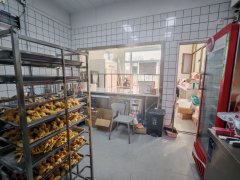 C13416昌吉文化路馕文化小镇40平炸鸡店转让