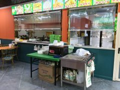 C13425位于阜康市公园六号东区临街餐饮旺铺转让