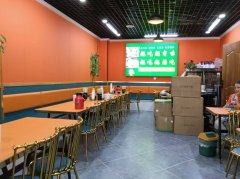 C13425位于阜康市公园六号东区临街餐饮旺铺转让