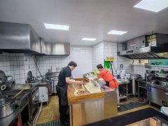 C13445西虹东路老华凌出口180平餐厅转让