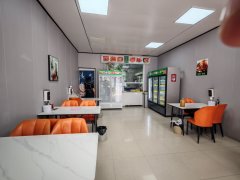 C13466阜康杭州人家大门口55平餐厅转让