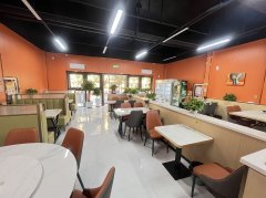 C13472位于阜康市阜华雅苑北门临街餐饮旺铺转让