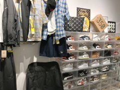 C13506位于呼图壁县曙光火狐狸二楼服装店转让