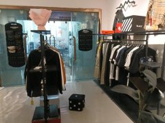 C13506位于呼图壁县曙光火狐狸二楼服装店转让