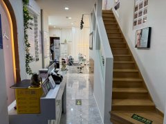 C13555开发区万达金街繁华地段好位置美甲店转让