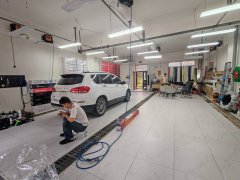 C13571米东区威尼斯小镇120平汽车装潢店转让