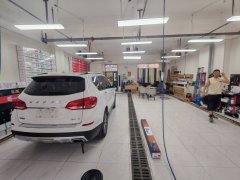 C13571米东区威尼斯小镇120平汽车装潢店转让