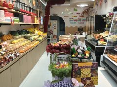 C13577位于昌吉市中山路中山商务广场附近临街果品店转让
