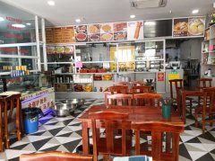 C13589位于五家渠市贝鸟语诚附近临街餐饮旺铺转让
