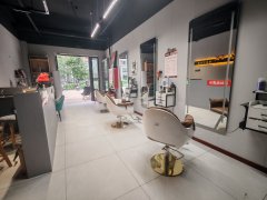 C13601水区龙盛街公园尚景55平美发店转让