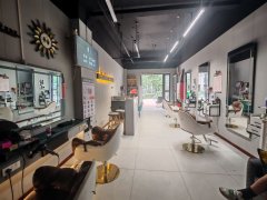 C13601水区龙盛街公园尚景55平美发店转让