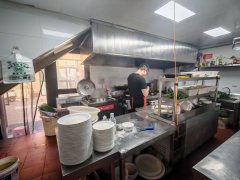 C13604中央郡美食广场头铺130平餐厅转让