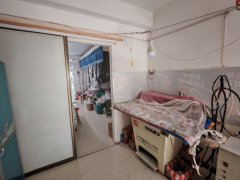 13628呼图壁上二工路口150平干洗店转让
