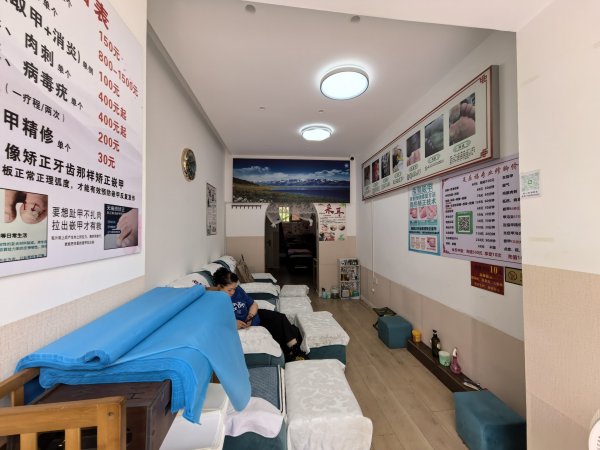 C13664劳动街十字路口繁华地段店铺空转 C13664劳动街十字路口繁华地段店铺空转