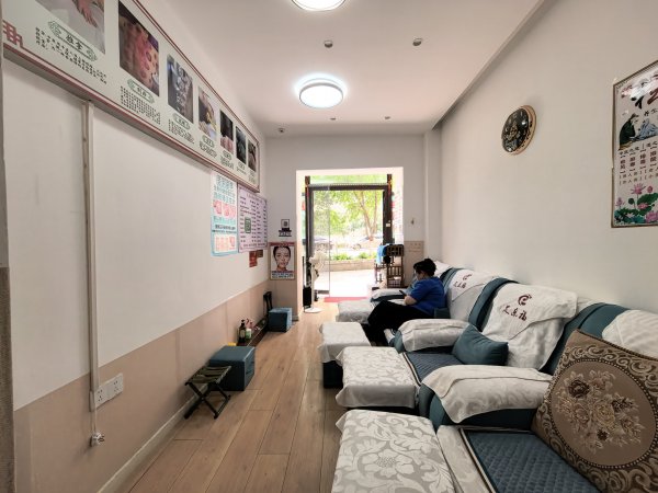 C13664劳动街十字路口繁华地段店铺空转 C13664劳动街十字路口繁华地段店铺空转