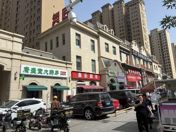 C13676会展大道浩源御邸世家小区大门第一间双层超市整体转 C13676会展大道浩源御邸世家小区大门第一间双层超市整体转
