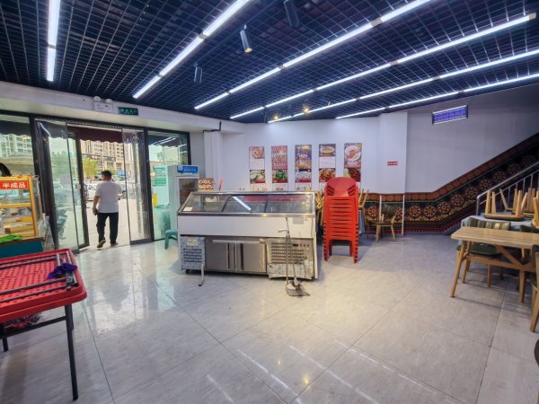 C13684米东区碧桂园餐厅低价转让 C13684米东区碧桂园餐厅低价转让