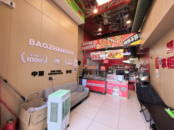 C13698头屯河区金桥路爱地悦府稳定经营中小吃店转让 C13698头屯河区金桥路爱地悦府稳定经营中小吃店转让
