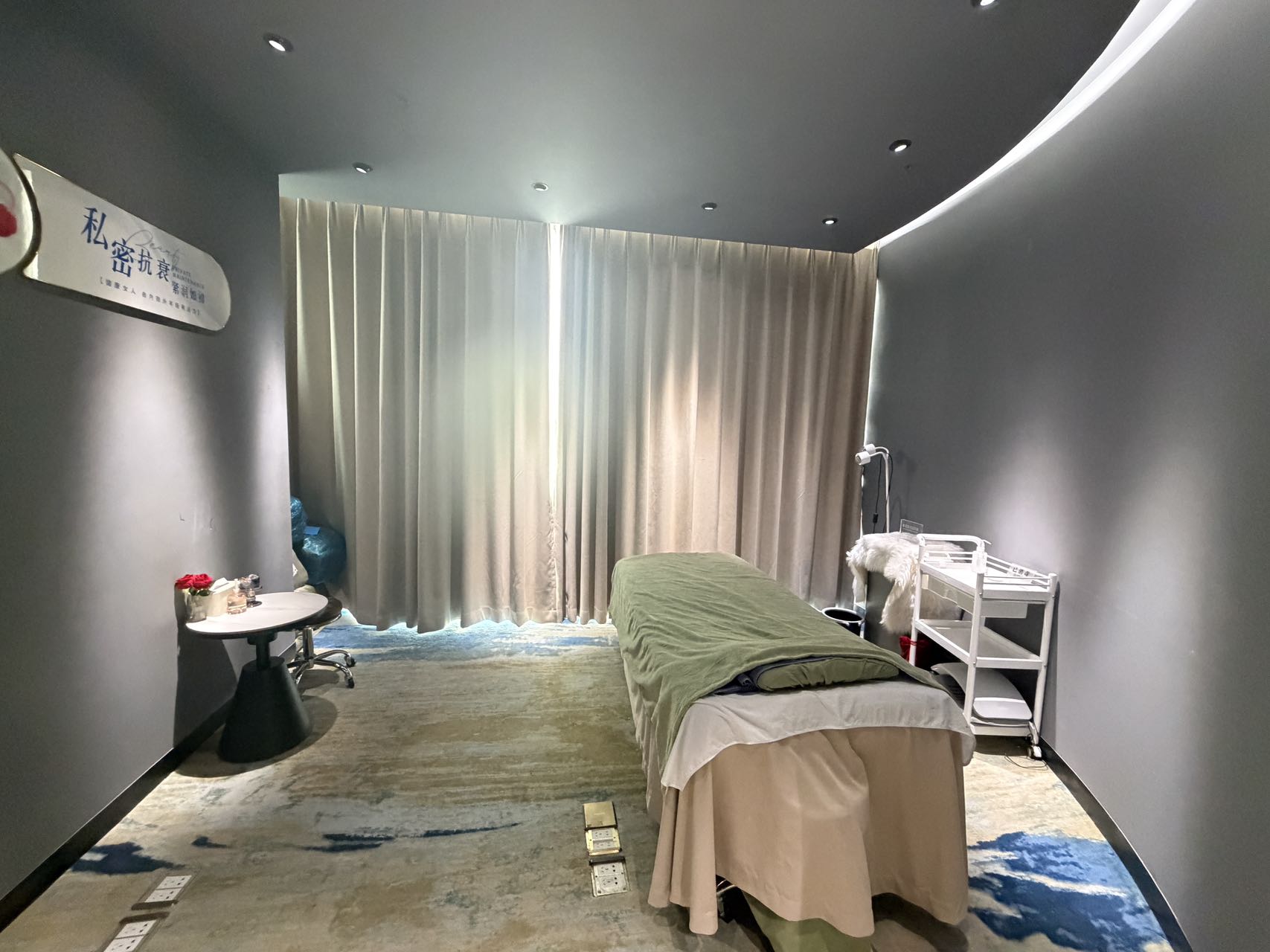 C13717会展片区绿城广场高端美容院转让 C13717会展片区绿城广场高端美容院转让