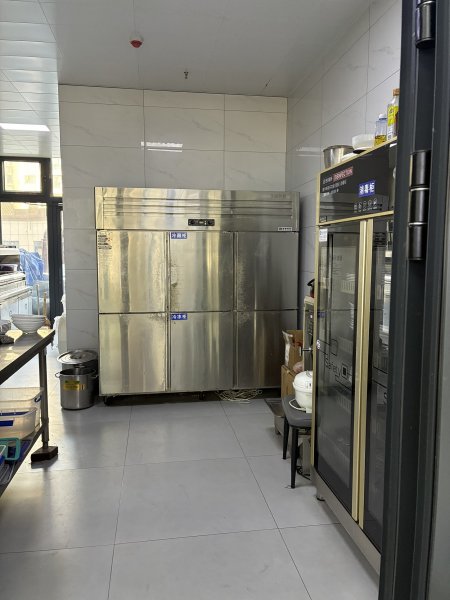 C13720昌吉健康西路峰西园宴会中心楼下优质餐饮旺铺转让 C13720昌吉健康西路峰西园宴会中心楼下优质餐饮旺铺转让