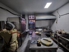 C13702甘泉堡金三角服务区餐厅转让